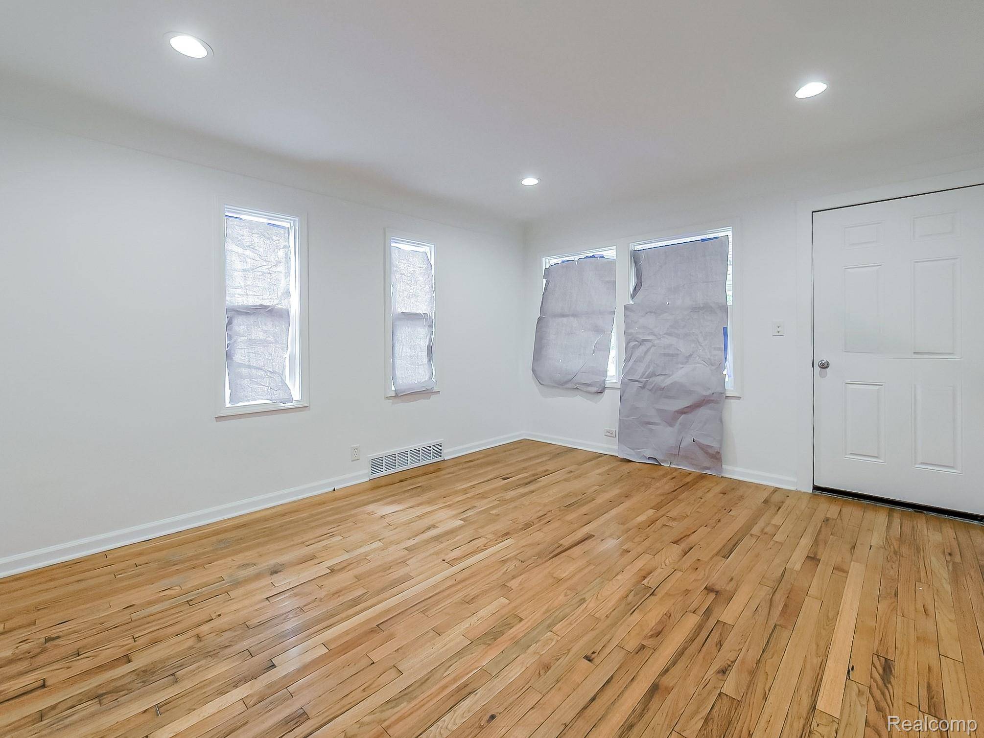 Detroit, MI 48205,17690 Hoover ST