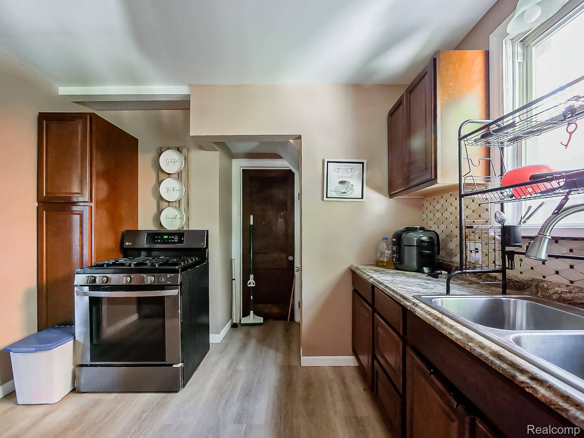 Detroit, MI 48223,15104 Auburn ST