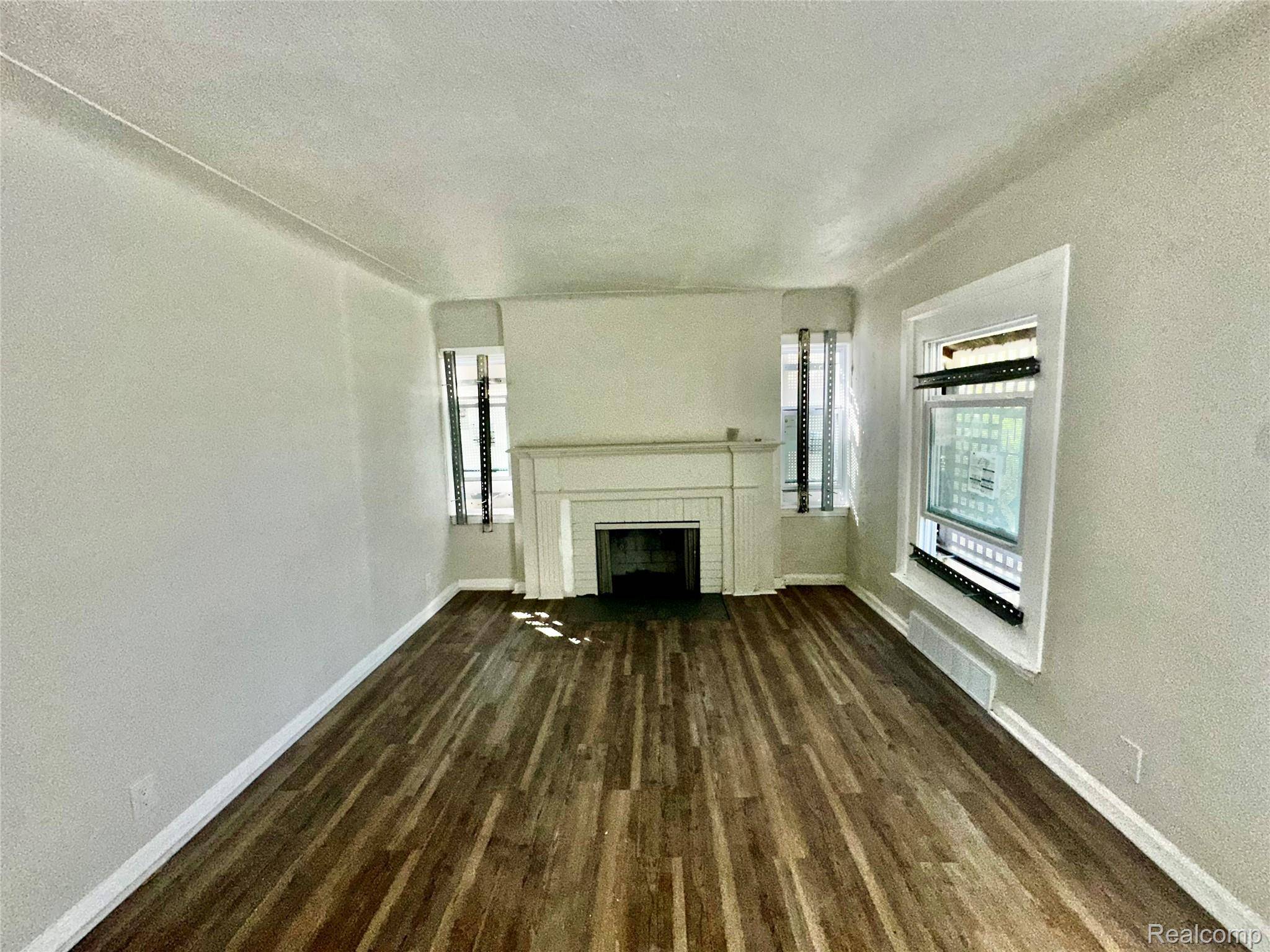 Detroit, MI 48205,18900 Fairport ST