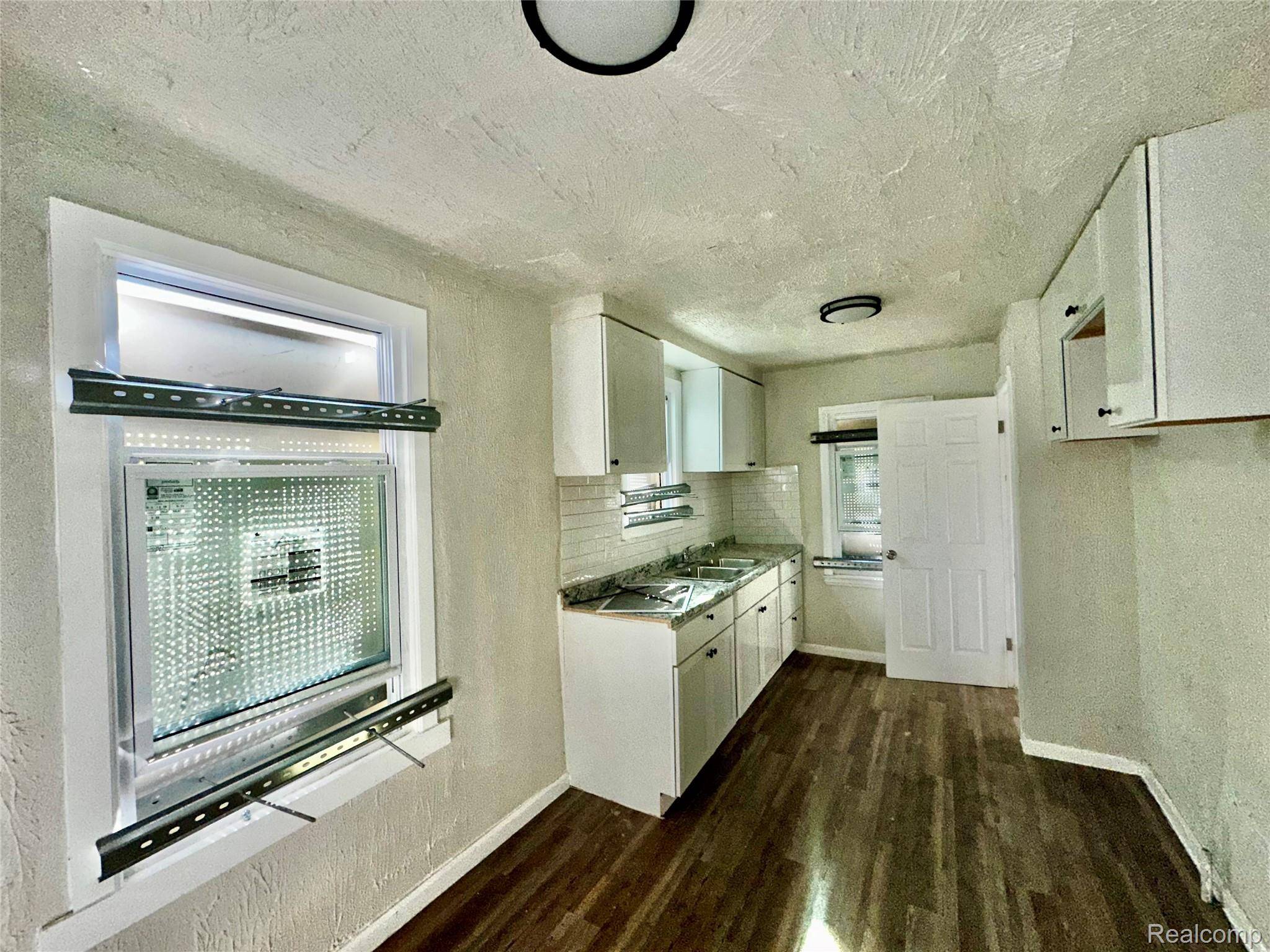 Detroit, MI 48205,18900 Fairport ST