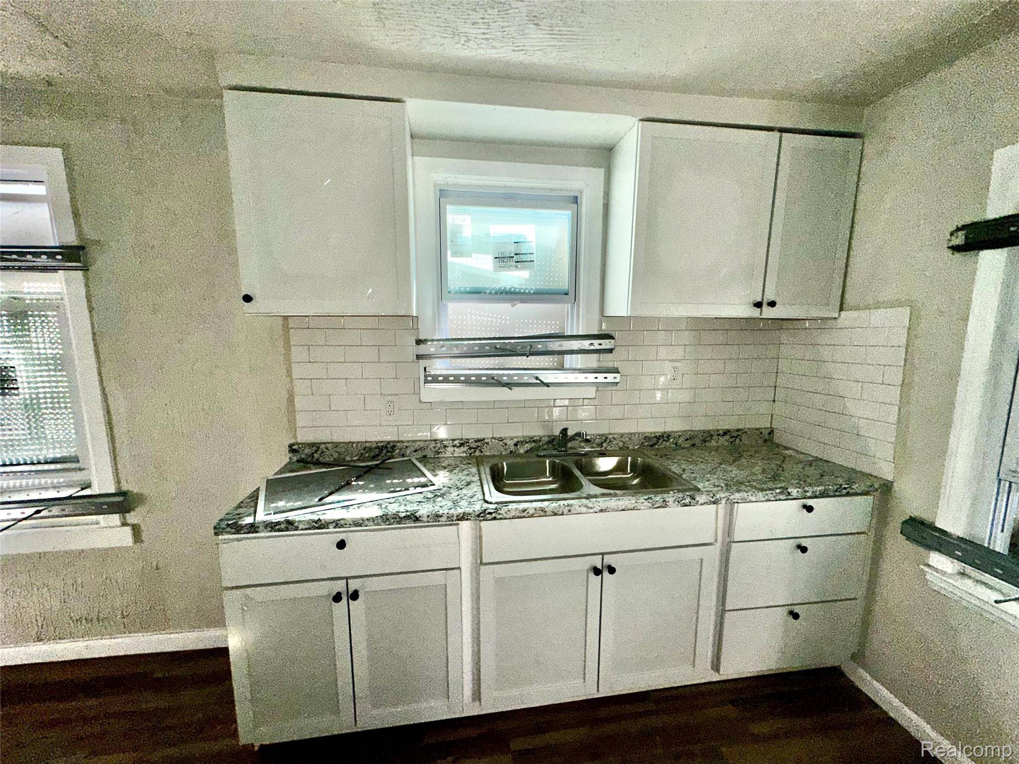 Detroit, MI 48205,18900 Fairport ST