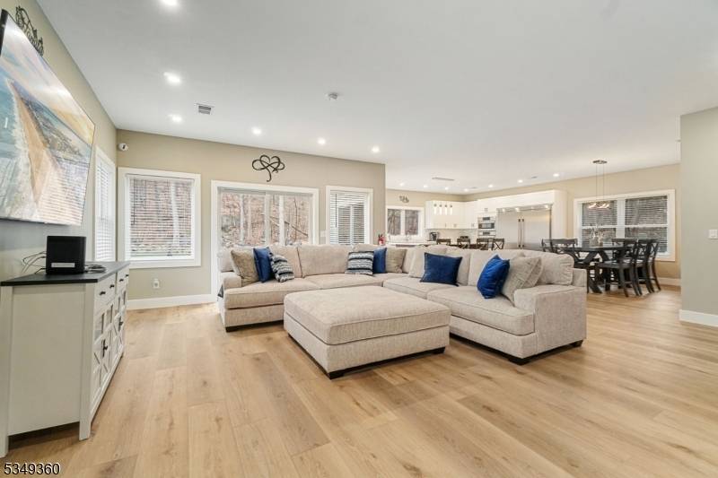 Kinnelon Boro, NJ 07405,232 Kinnelon Rd