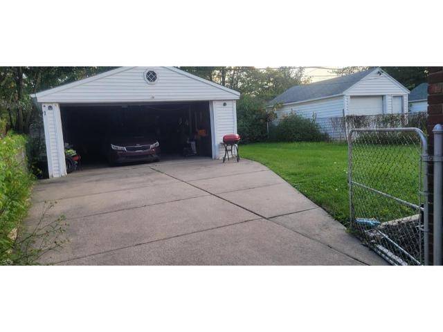Harper Woods, MI 48225,20506 LOCHMOOR ST