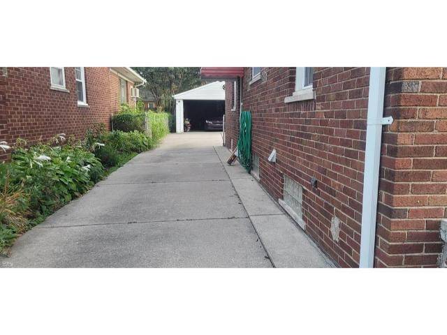 Harper Woods, MI 48225,20506 LOCHMOOR ST