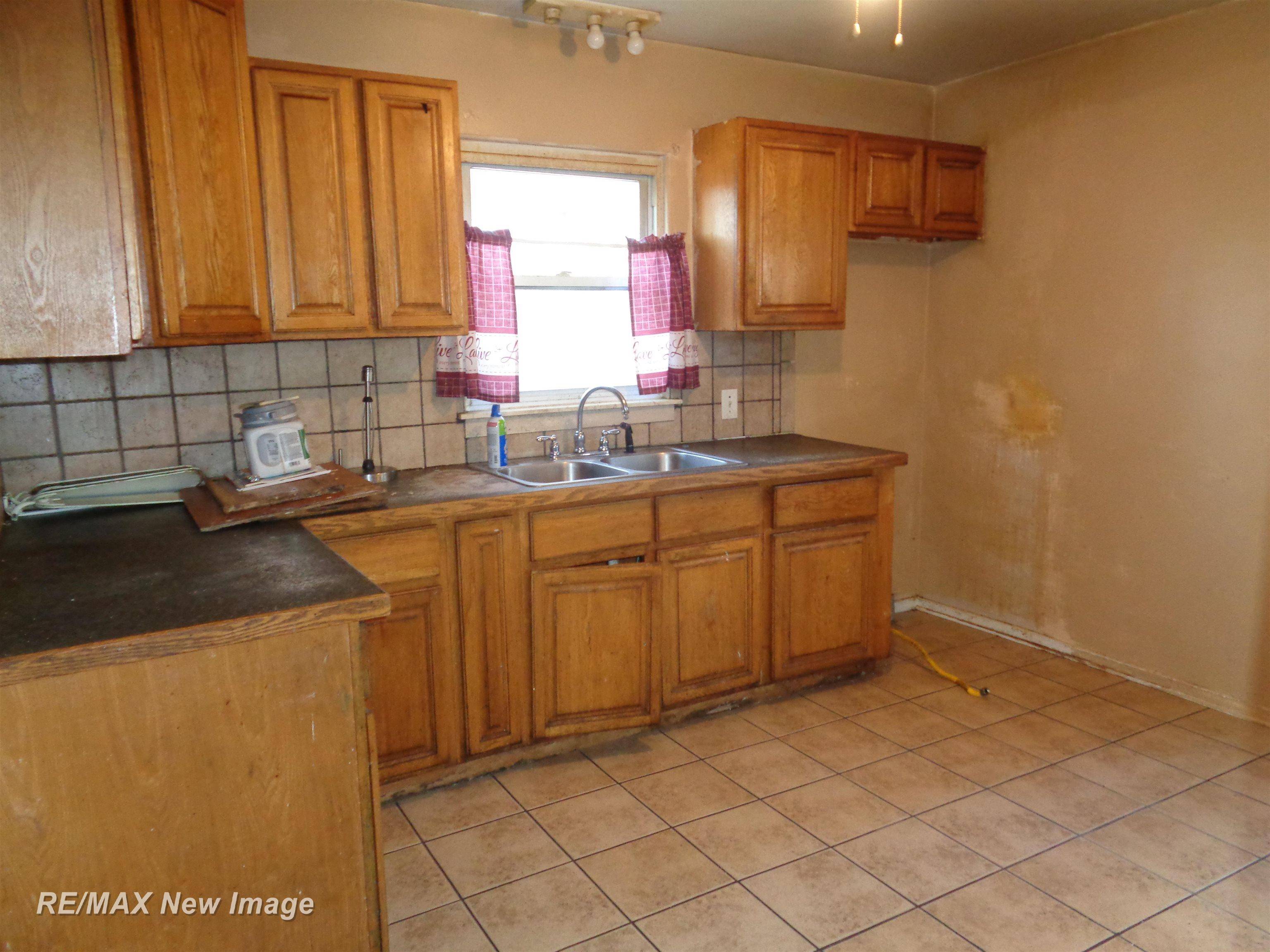 Saginaw, MI 48602,2259 Avon ST