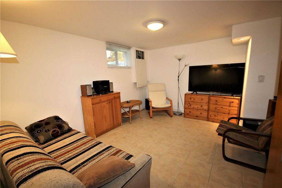 Toronto E08, ON M1J 2J4,44 Torrance RD #Bsmt