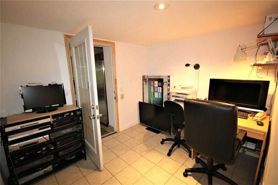 Toronto E08, ON M1J 2J4,44 Torrance RD #Bsmt