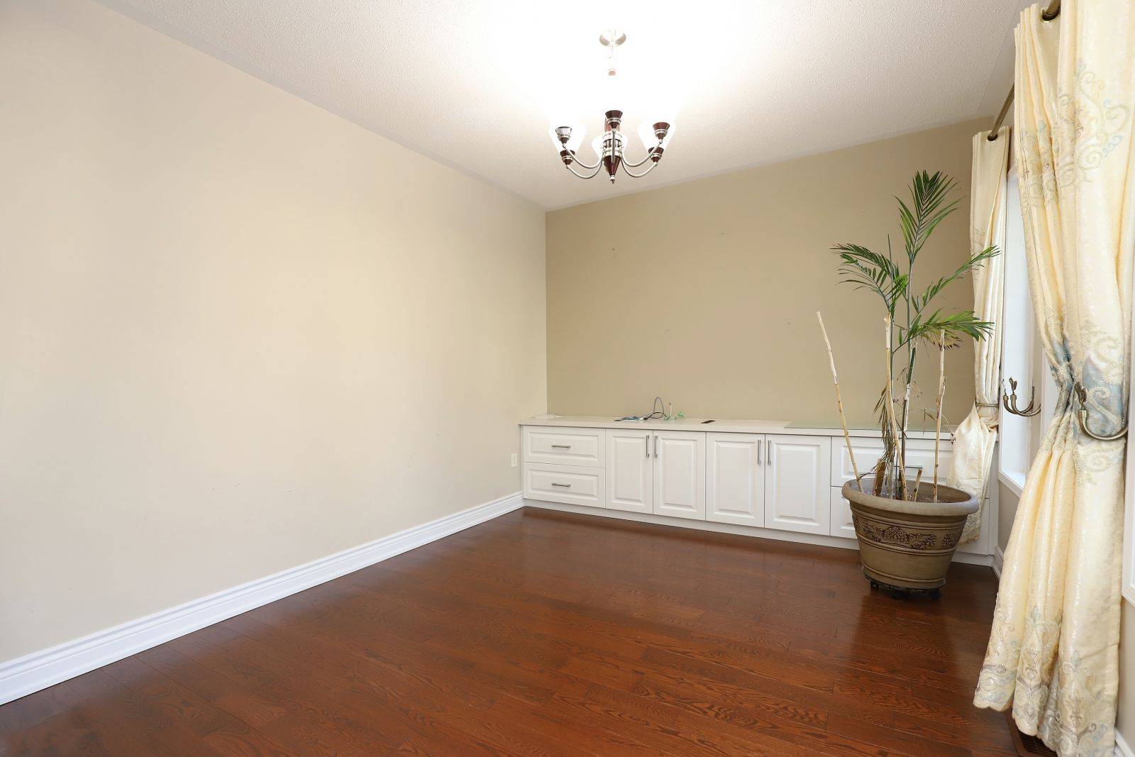 Ajax, ON L1T 4H6,17 Ballantyne DR