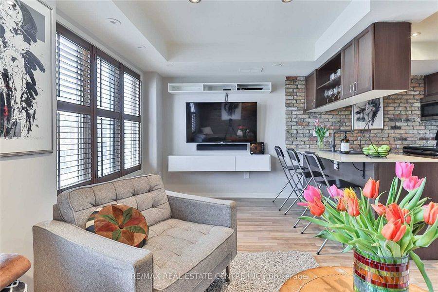 Toronto E01, ON M4M 1P9,823 Dundas ST E #5