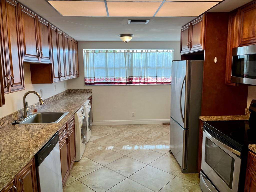 Coral Springs, FL 33065,2500 Coral Springs Dr #209