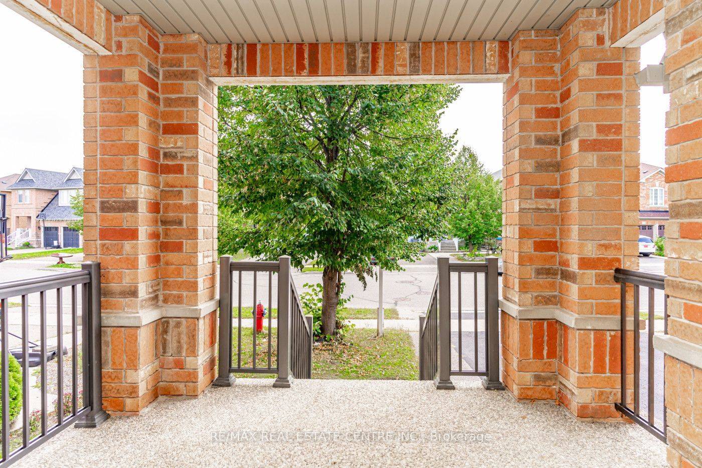 Brampton, ON L7A 3X9,107 Crown Victoria DR