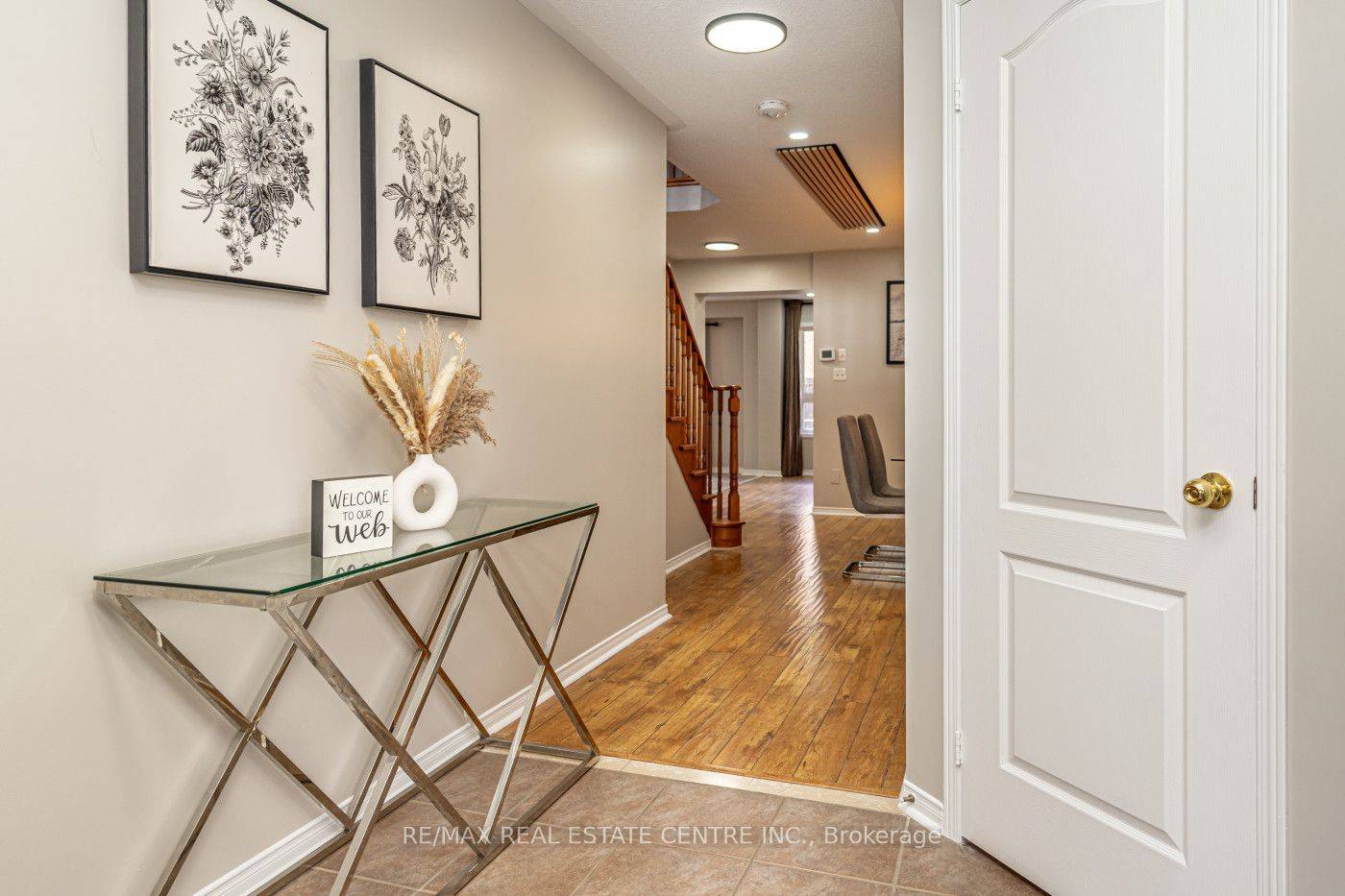 Brampton, ON L7A 3X9,107 Crown Victoria DR