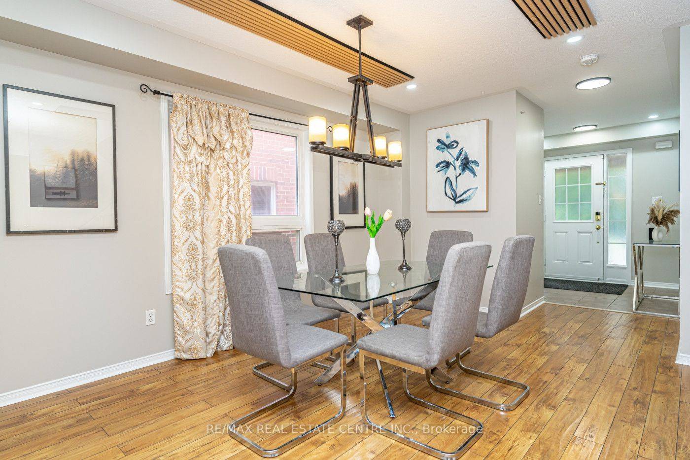 Brampton, ON L7A 3X9,107 Crown Victoria DR