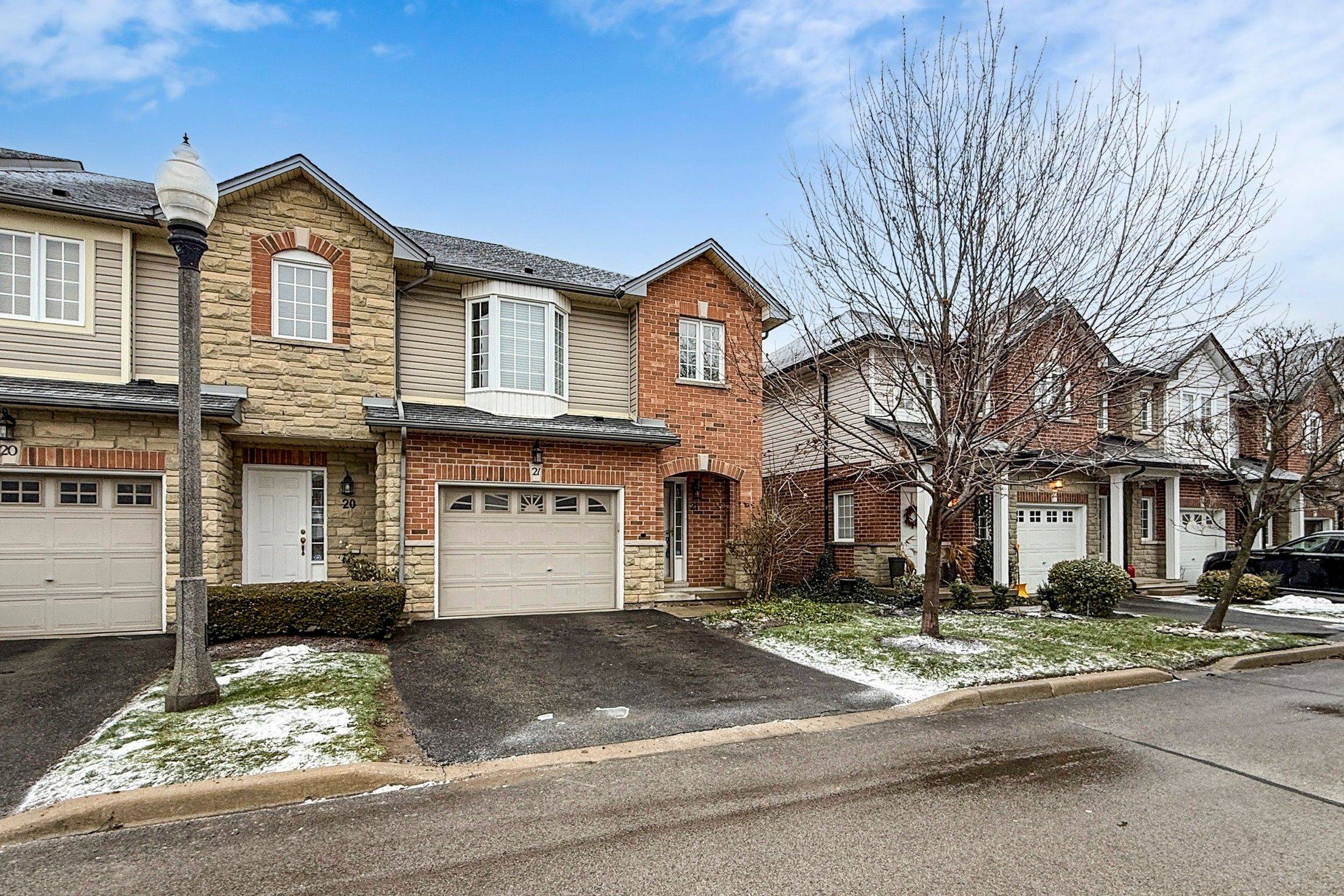 Hamilton, ON L9K 1R5,232 stonehenge DR #21