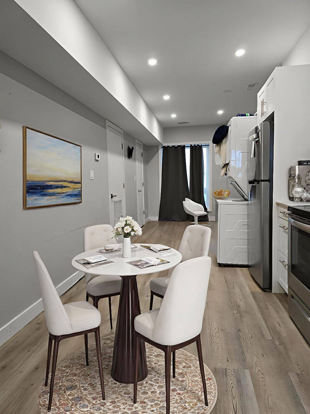 Hamilton, ON L8R 1N3,104 Wellington ST N #3