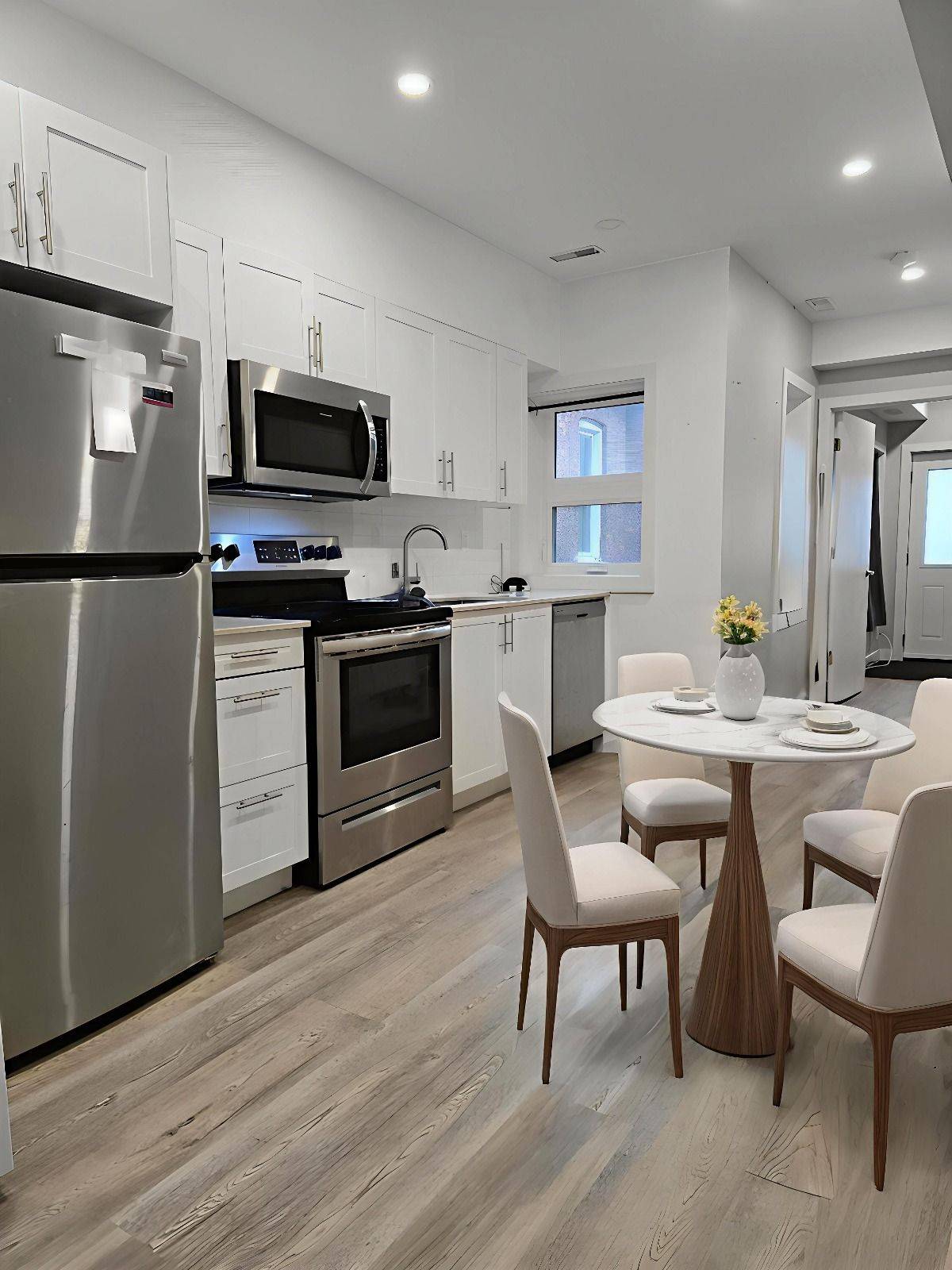 Hamilton, ON L8R 1N3,104 Wellington ST N #3