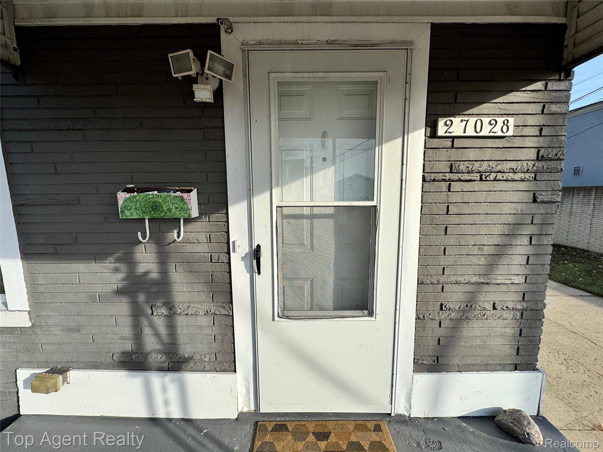 Madison Heights, MI 48071,27028 Barrington ST