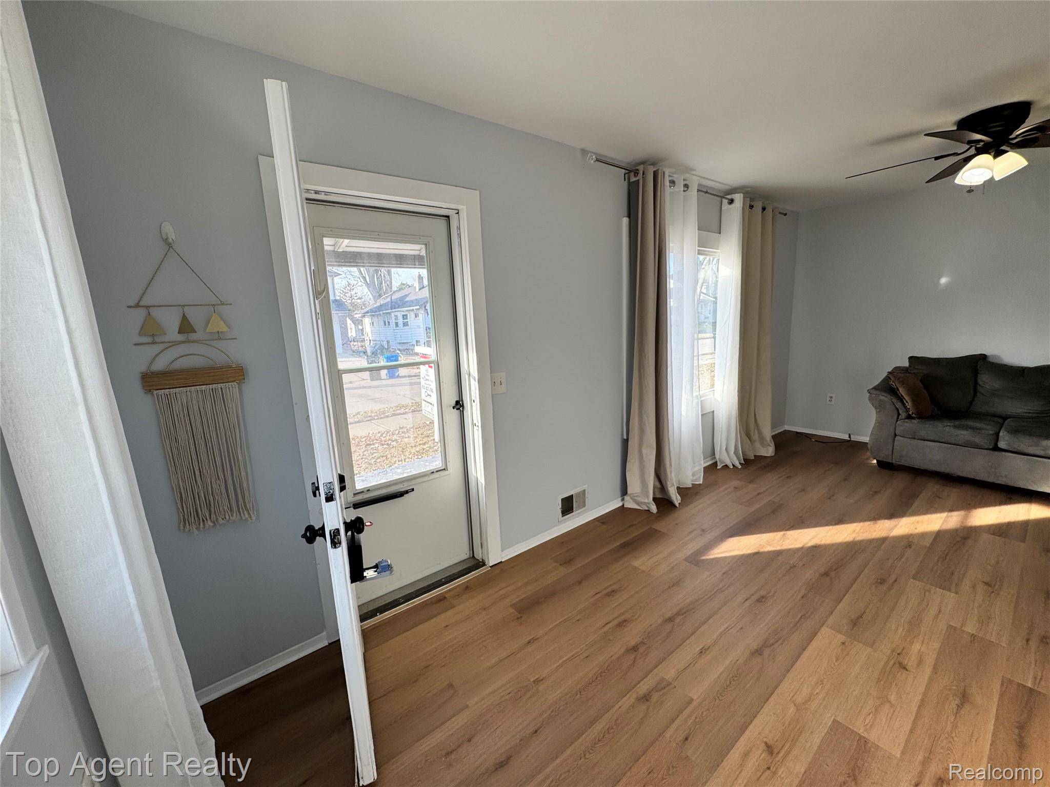 Madison Heights, MI 48071,27028 Barrington ST