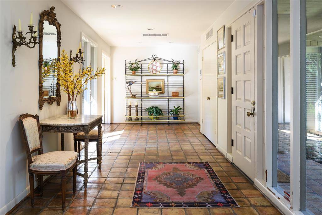 Dallas, TX 75229,11241 Russwood Circle