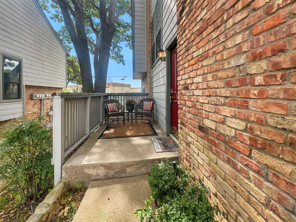 Dallas, TX 75248,15151 Berry Trail #601