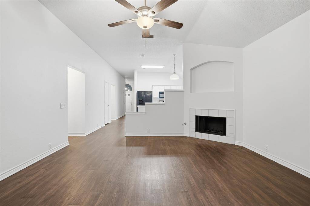 Saginaw, TX 76131,933 Paddington Drive E