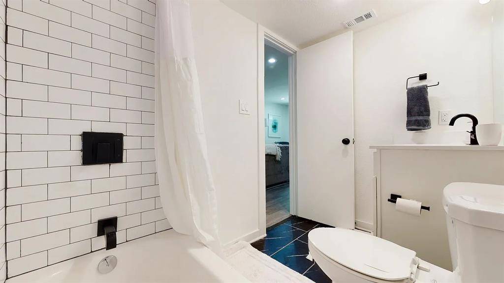 Dallas, TX 75203,321 E 8th Street #104