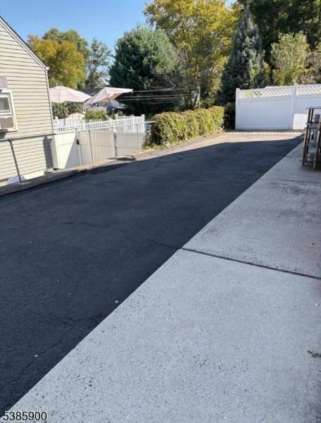 Rahway City, NJ 07065,752 W Lake Ave