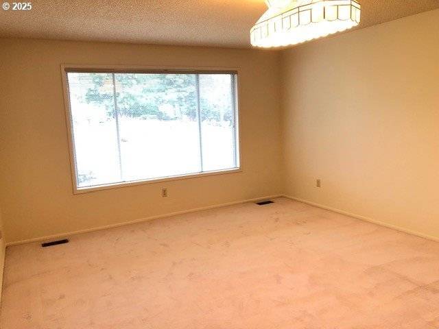 Roseburg, OR 97471,1649 NW MARTIN AVE