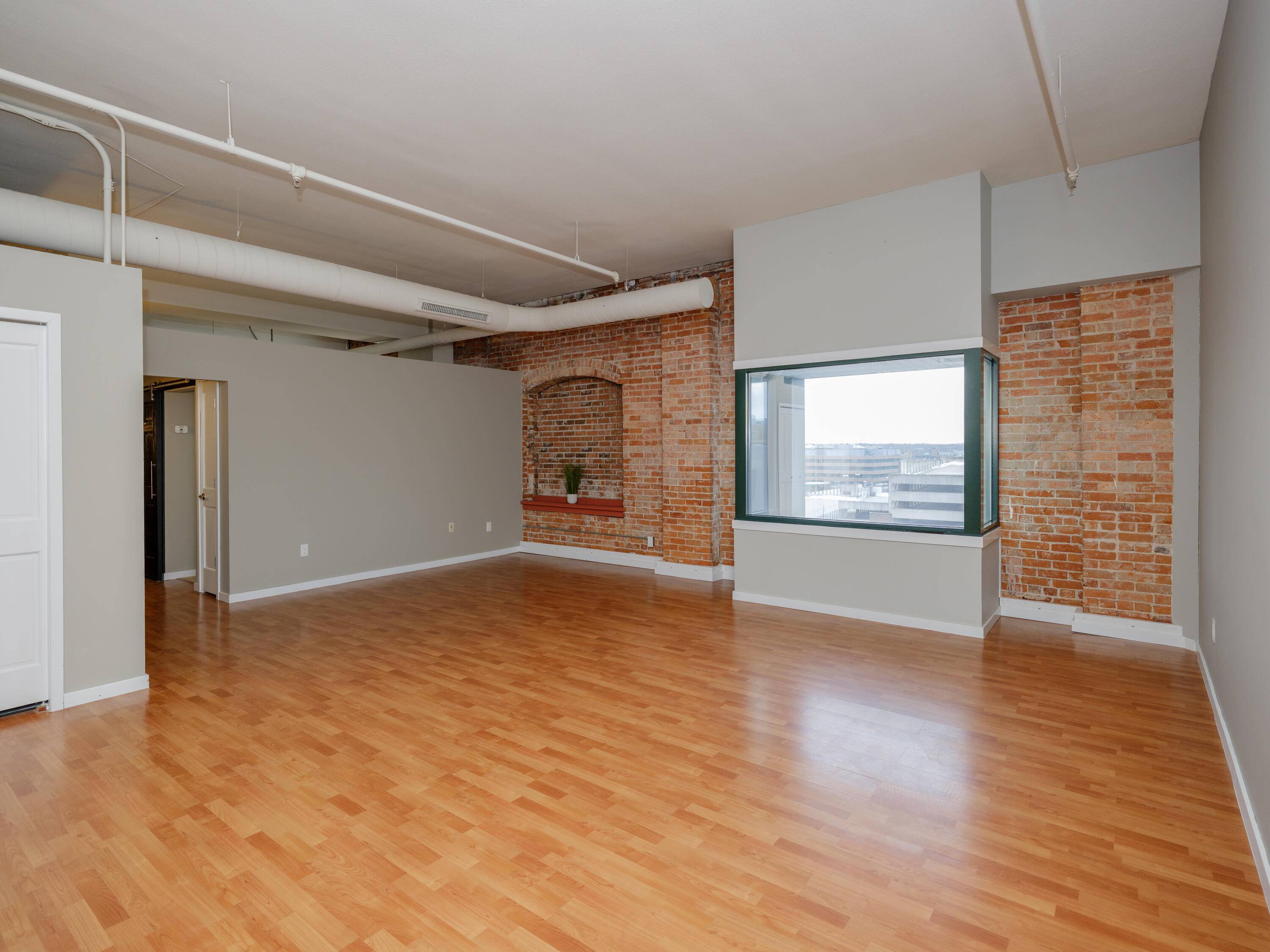 Kalamazoo, MI 49007,125 S Kalamazoo MALL #605