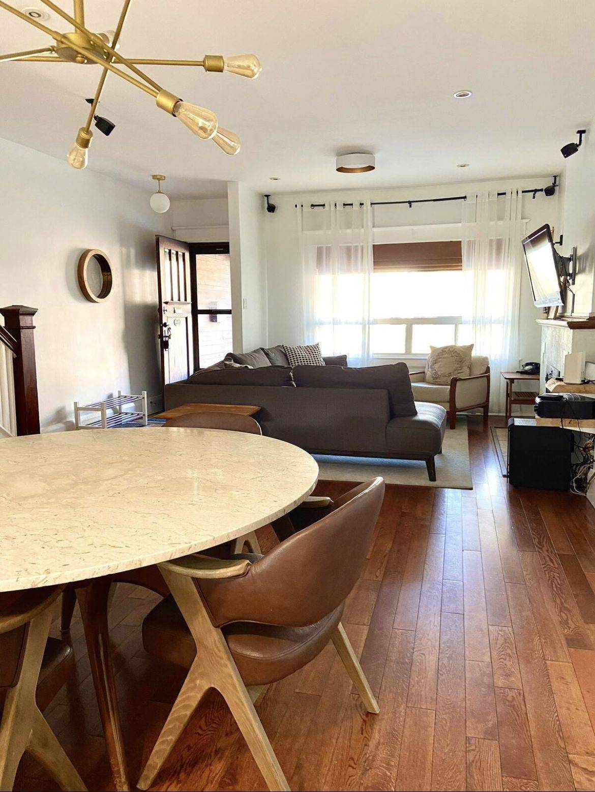 Toronto E02, ON M4L 3G7,4 Edgewood AVE