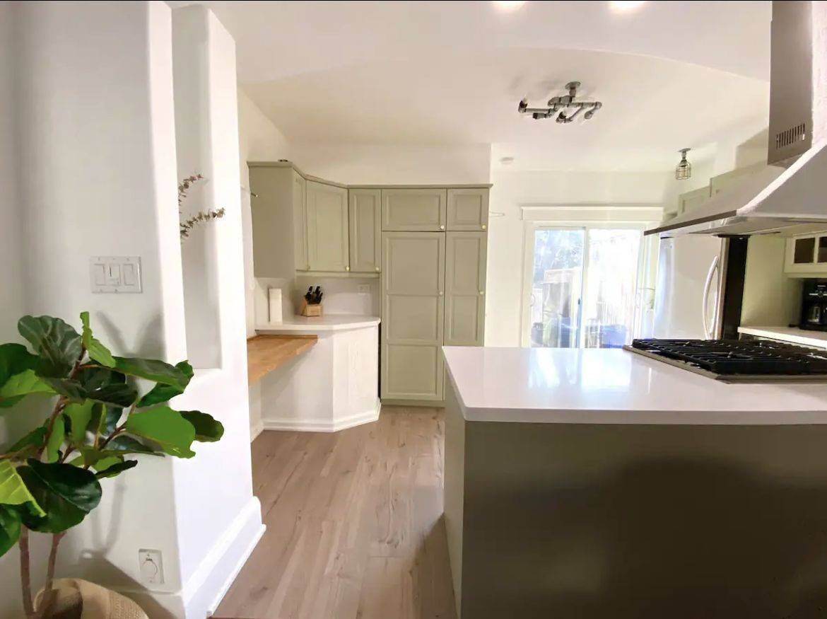 Toronto E02, ON M4L 3G7,4 Edgewood AVE