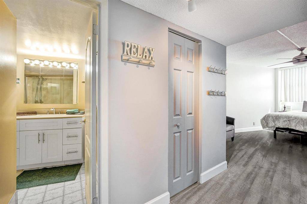 Hallandale Beach, FL 33009,100 Golden Isles Dr #815