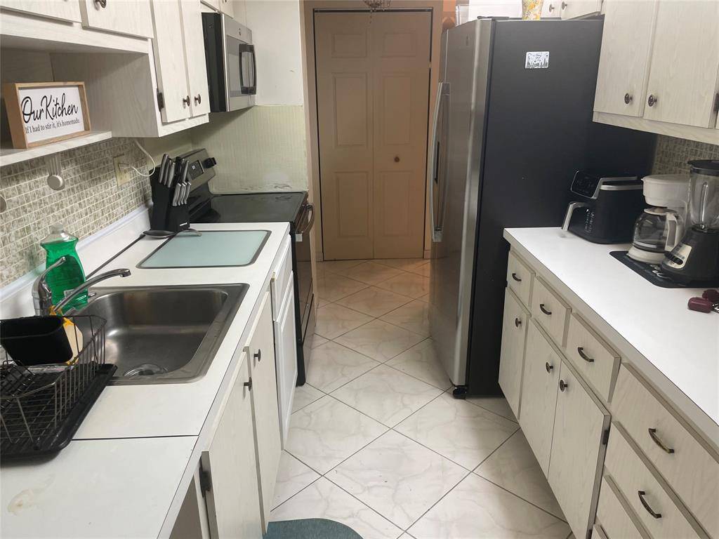 Sunny Isles Beach, FL 33160,251 174th St #220