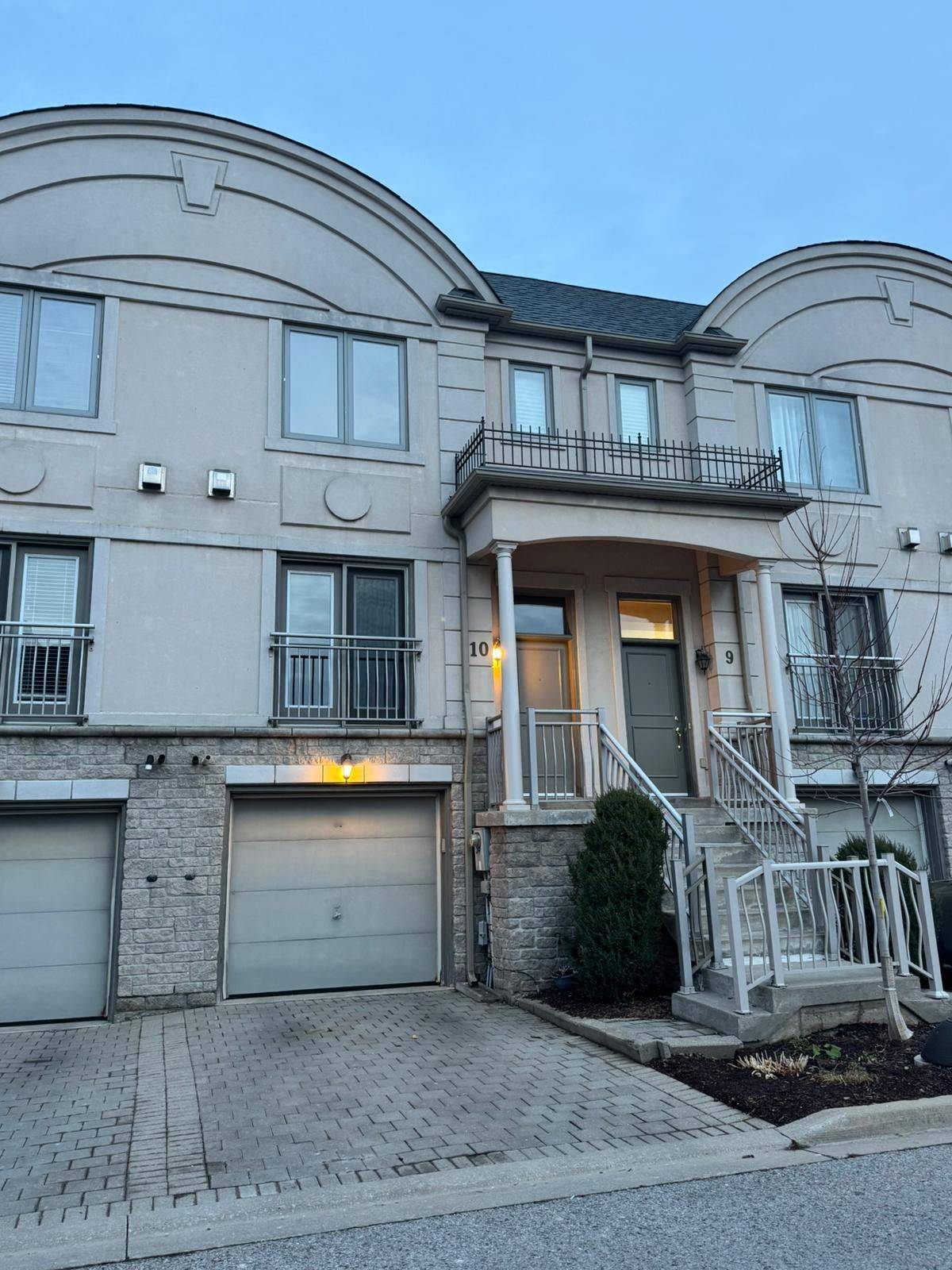 Richmond Hill, ON L4B 4C5,9133 Bayview AVE #10