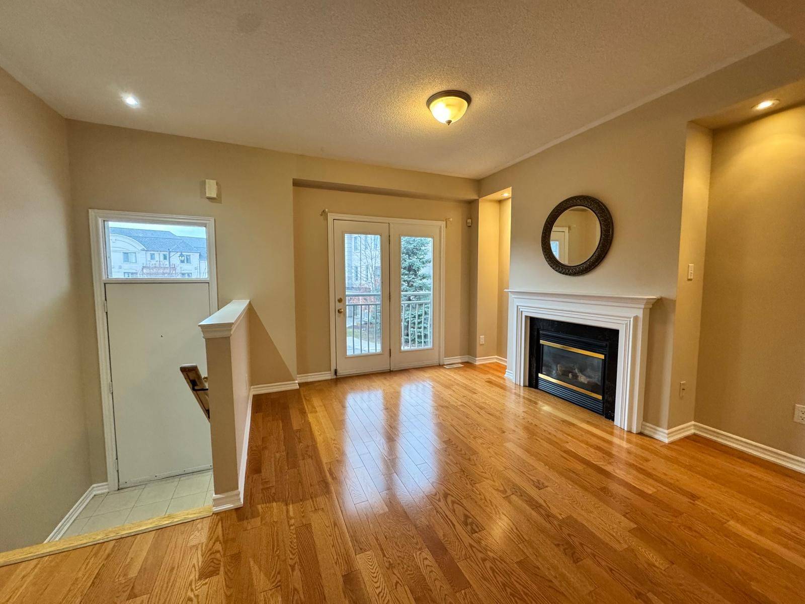 Richmond Hill, ON L4B 4C5,9133 Bayview AVE #10