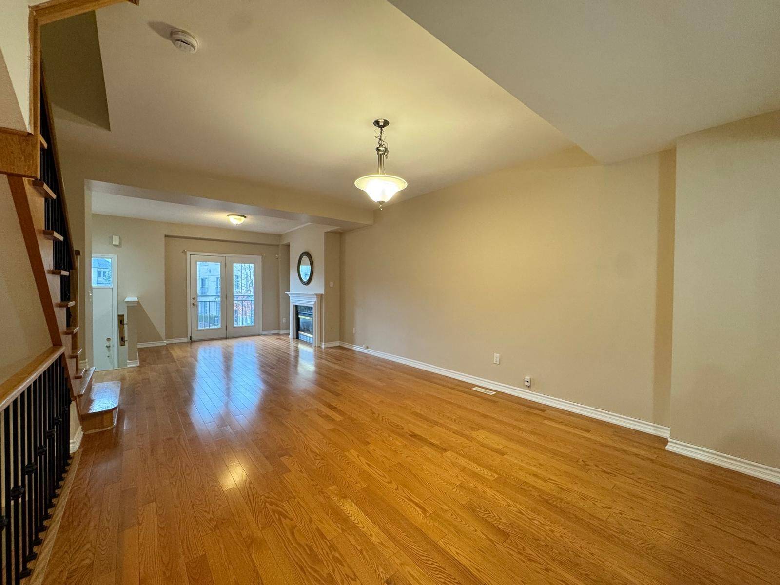 Richmond Hill, ON L4B 4C5,9133 Bayview AVE #10