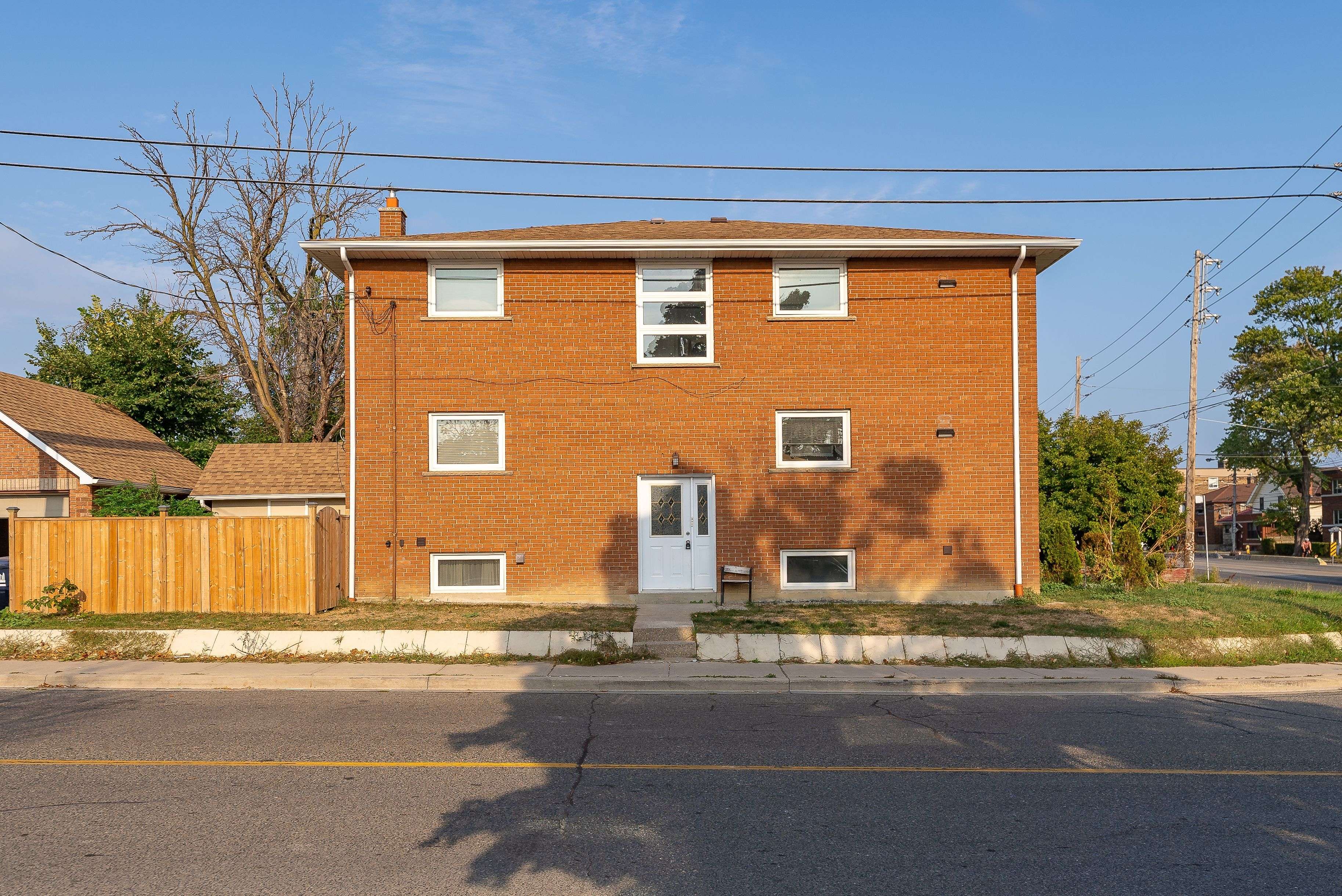 Toronto W06, ON M8V 1G8,2724 Lake Shore BLVD W #Lower