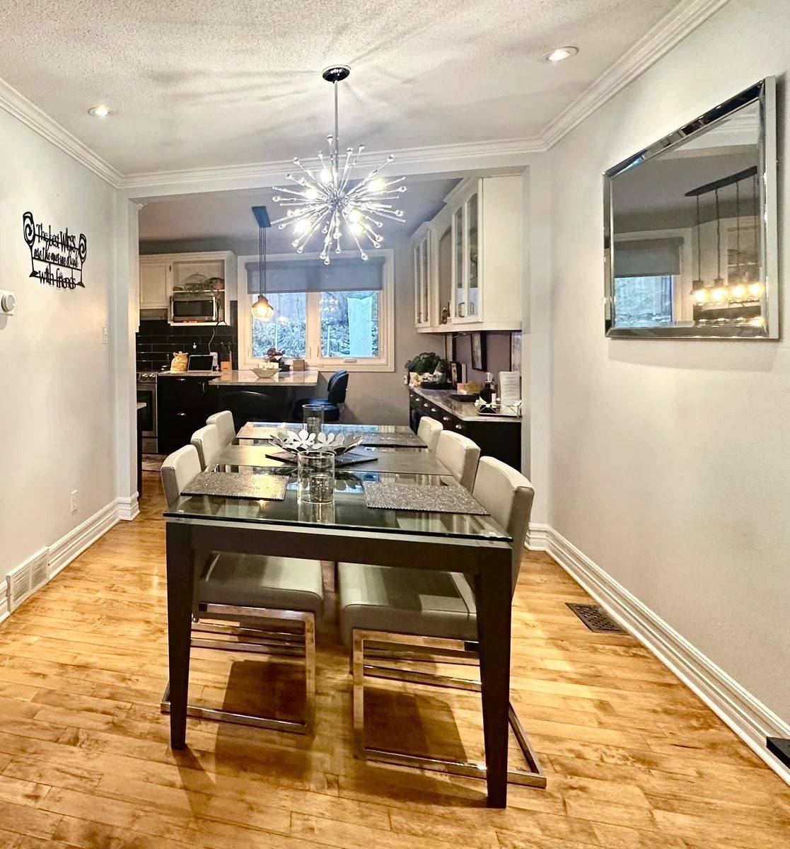 Blackburn Hamlet, ON K1B 4M7,2506 Autumn Hill CRES