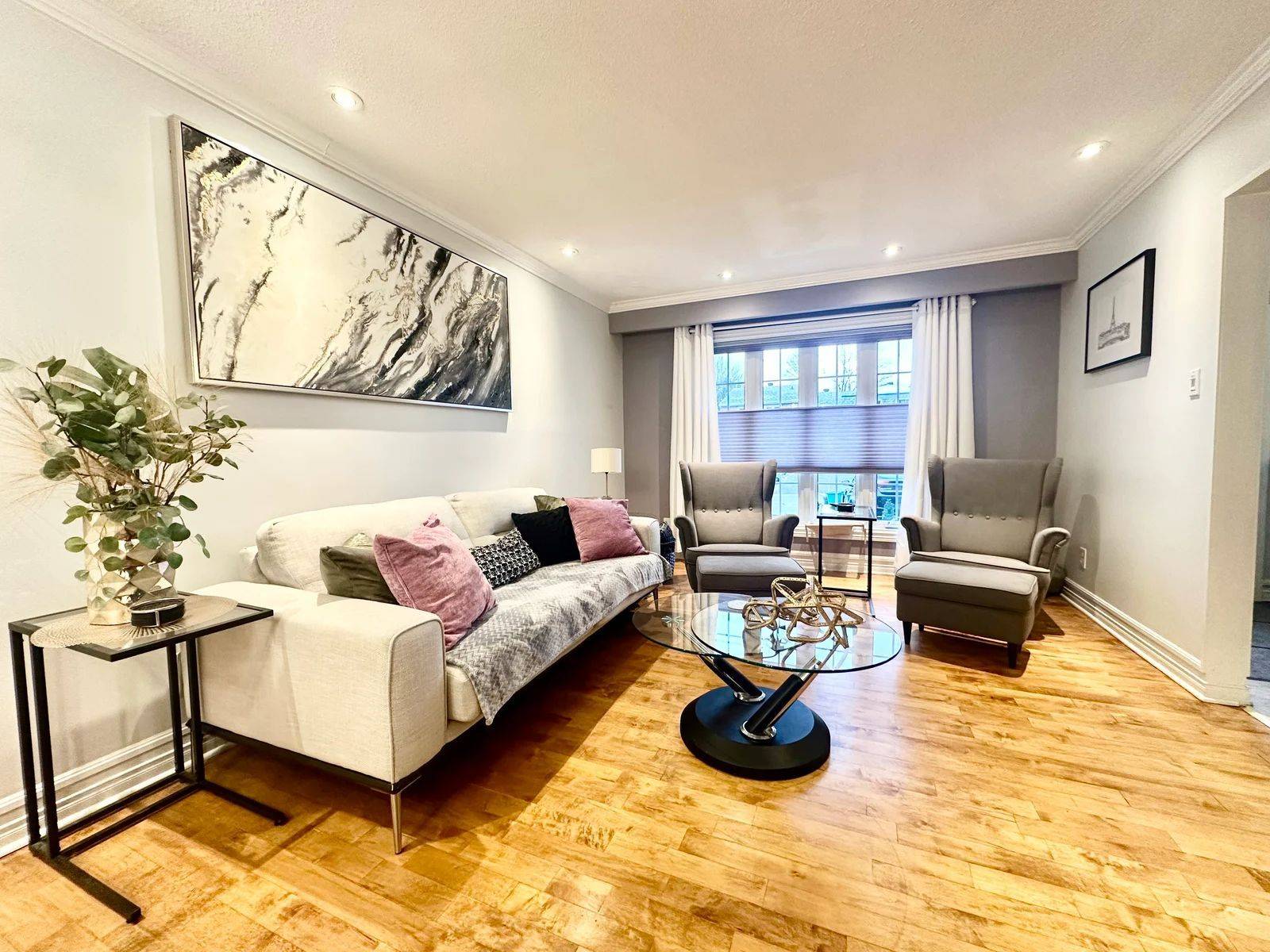 Blackburn Hamlet, ON K1B 4M7,2506 Autumn Hill CRES