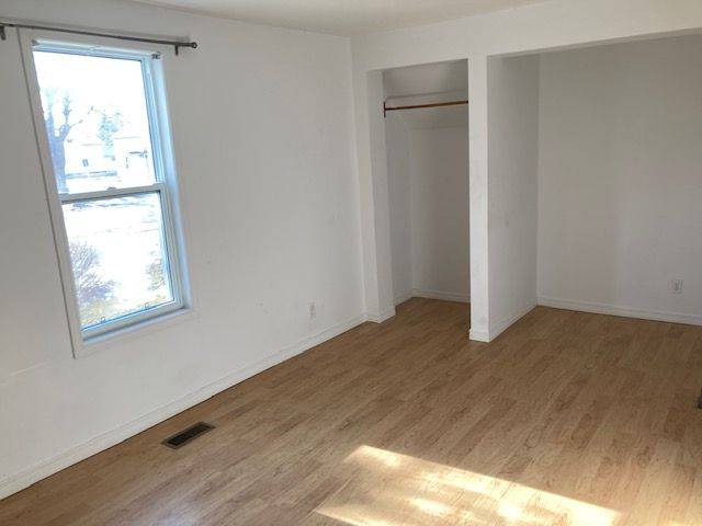 Belleville, ON K8P 1W1,27 Grove ST #Main Flr