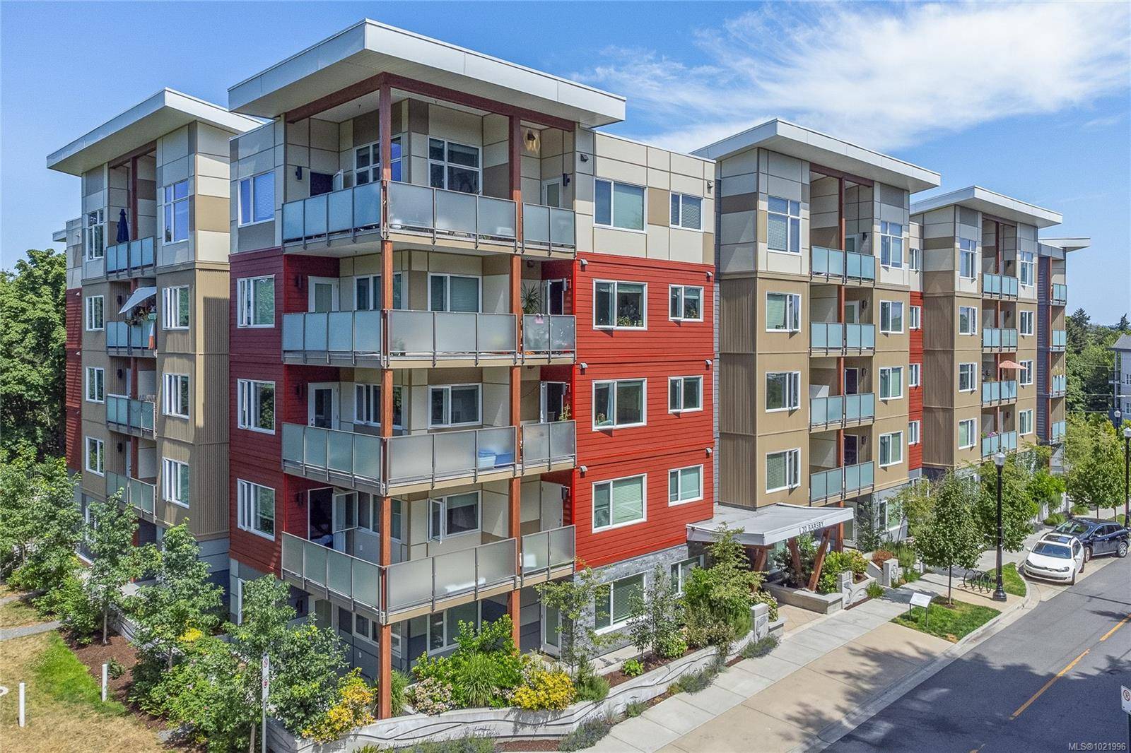 Nanaimo, BC V9R 0K4,20 Barsby Ave #212