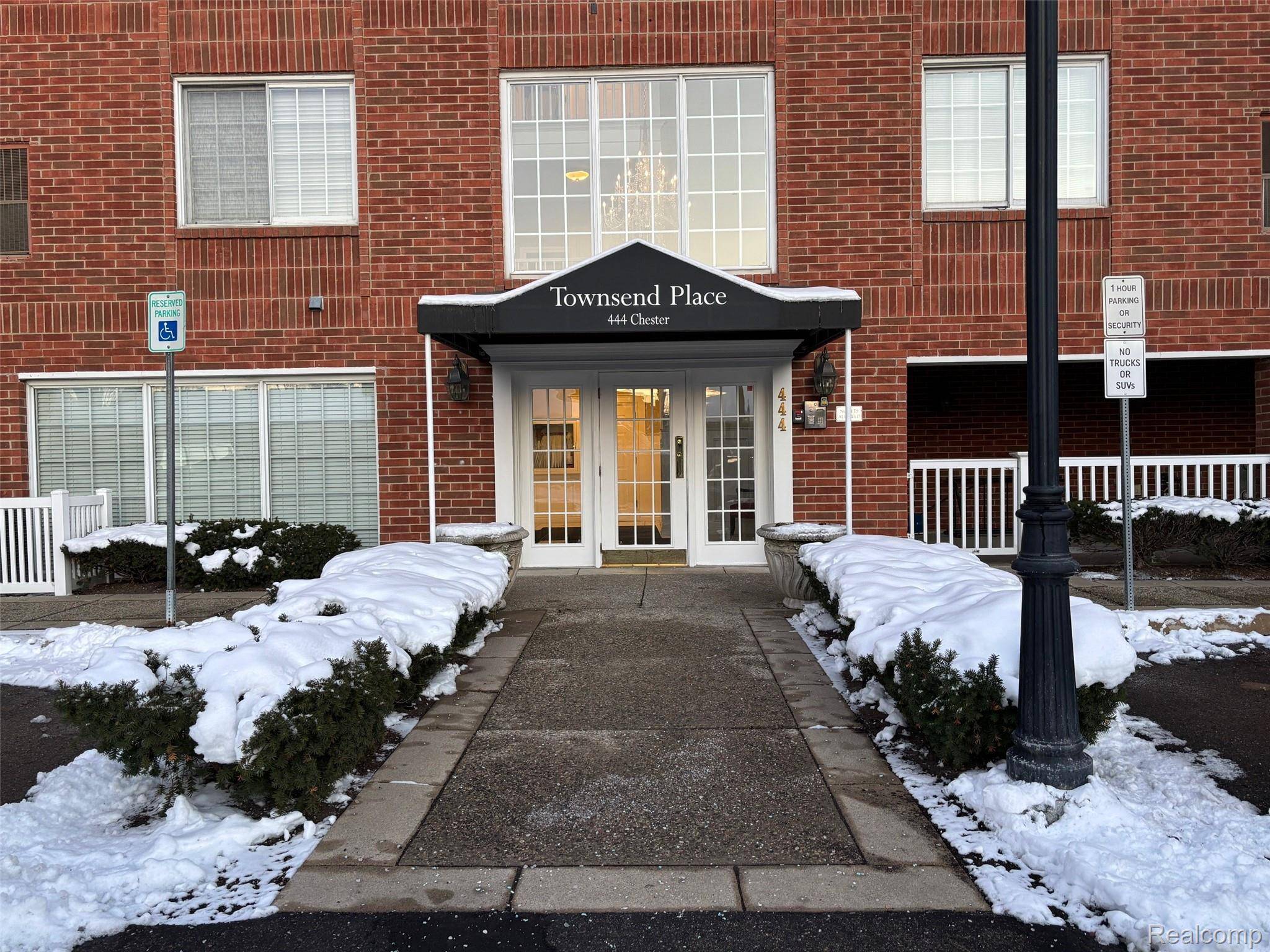 Birmingham, MI 48009,444 Chester ST #420