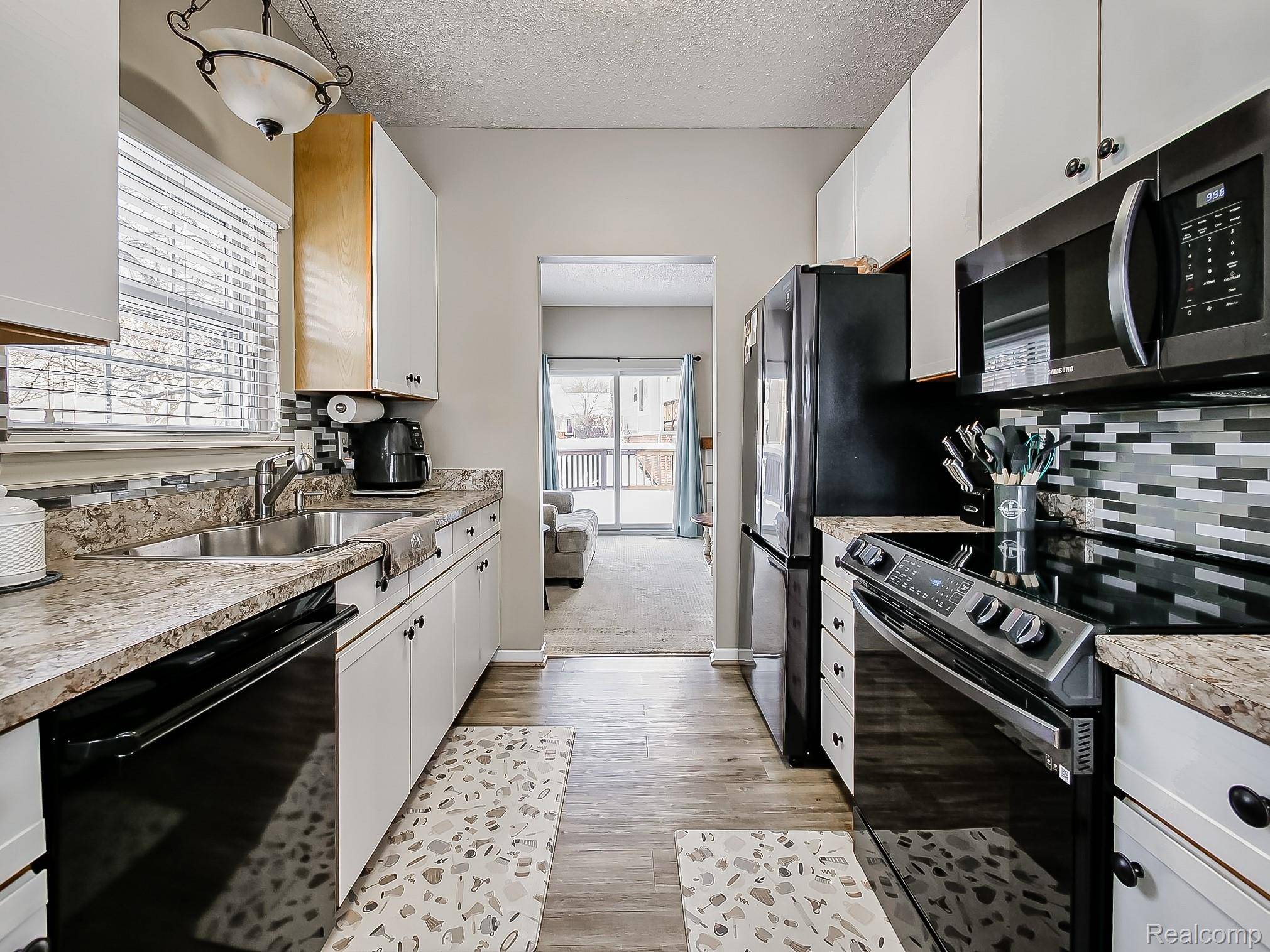 Novi, MI 48377,41399 Belden CIR