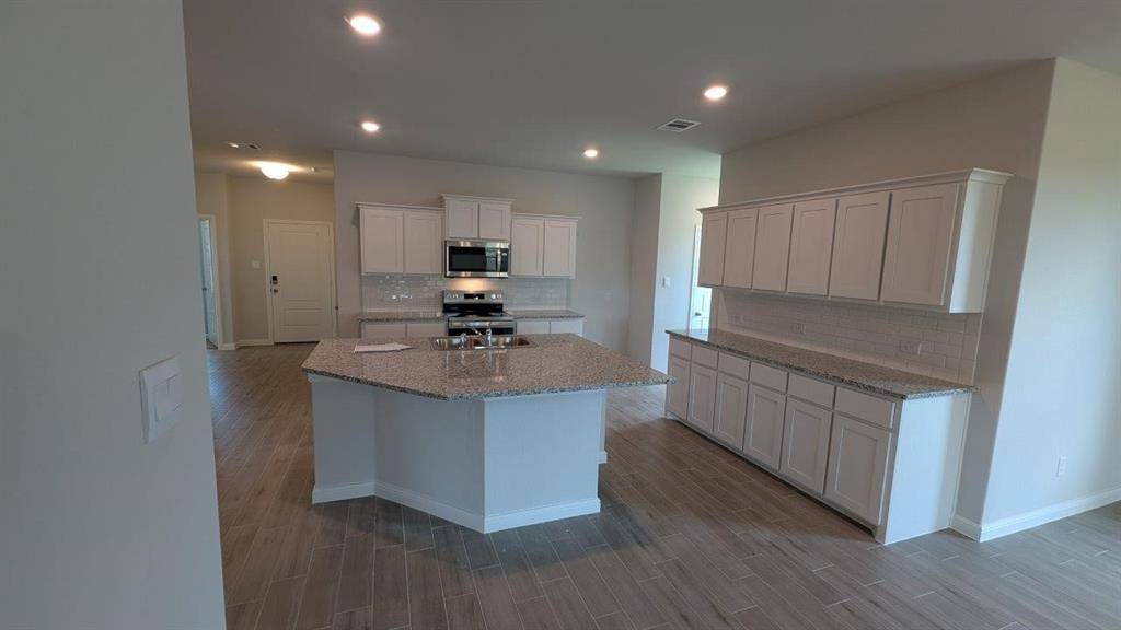 Cleburne, TX 76031,1000 TRACTION Trail