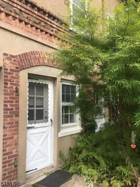 Watchung Boro, NJ 07069,679 Mountain Blvd #6