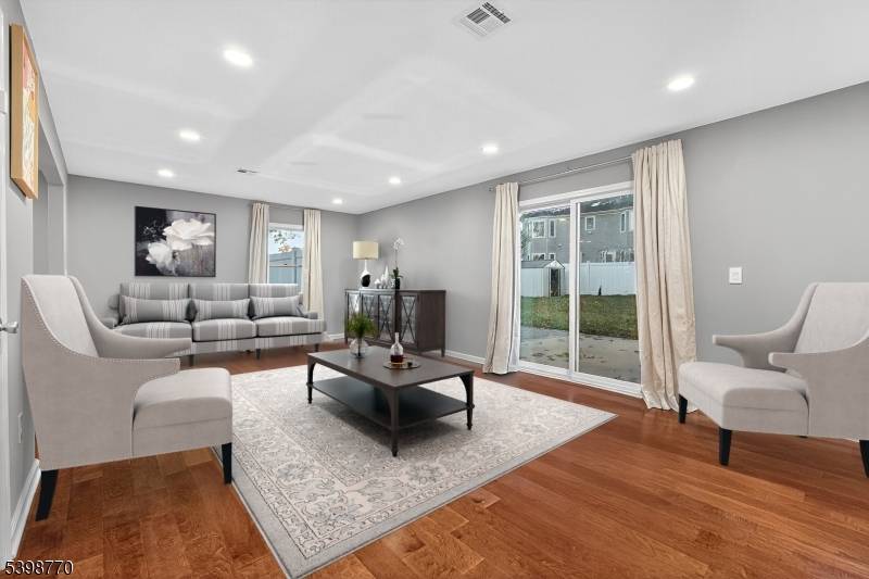 Edison Twp., NJ 08817,18 Baxter Rd