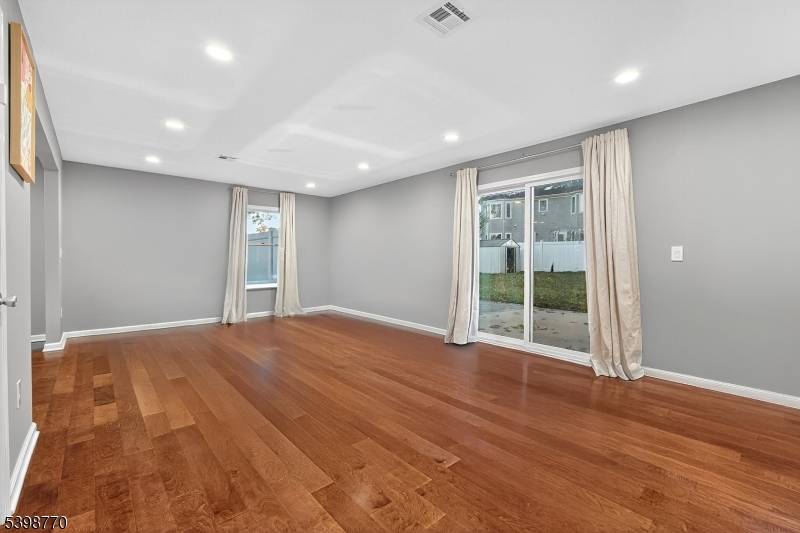 Edison Twp., NJ 08817,18 Baxter Rd