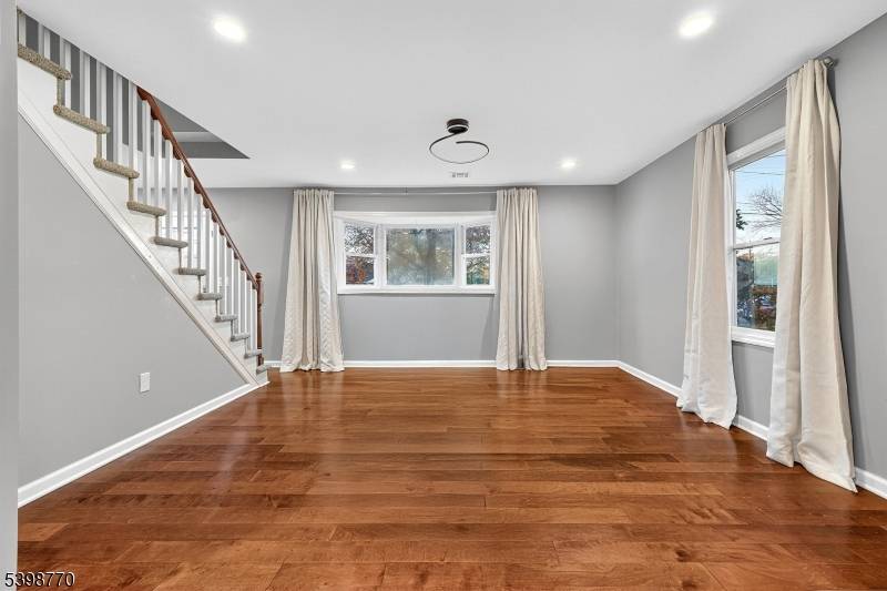 Edison Twp., NJ 08817,18 Baxter Rd