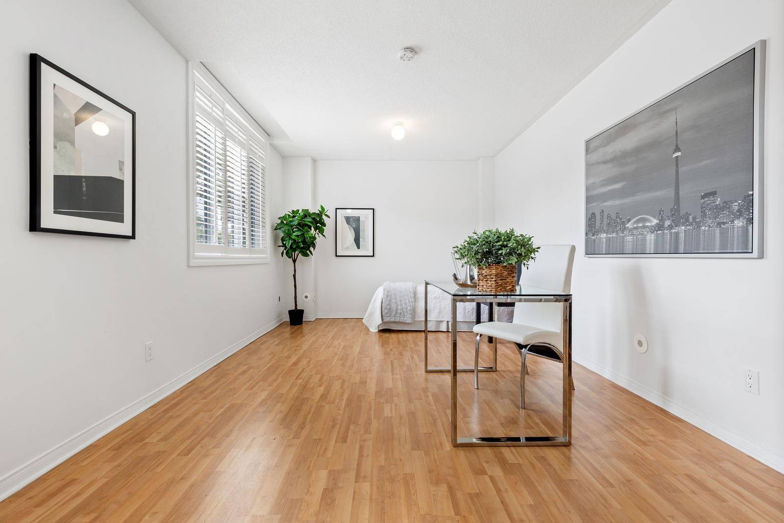 Toronto W06, ON M8W 4Z9,3400 Lake Shore BLVD W #104