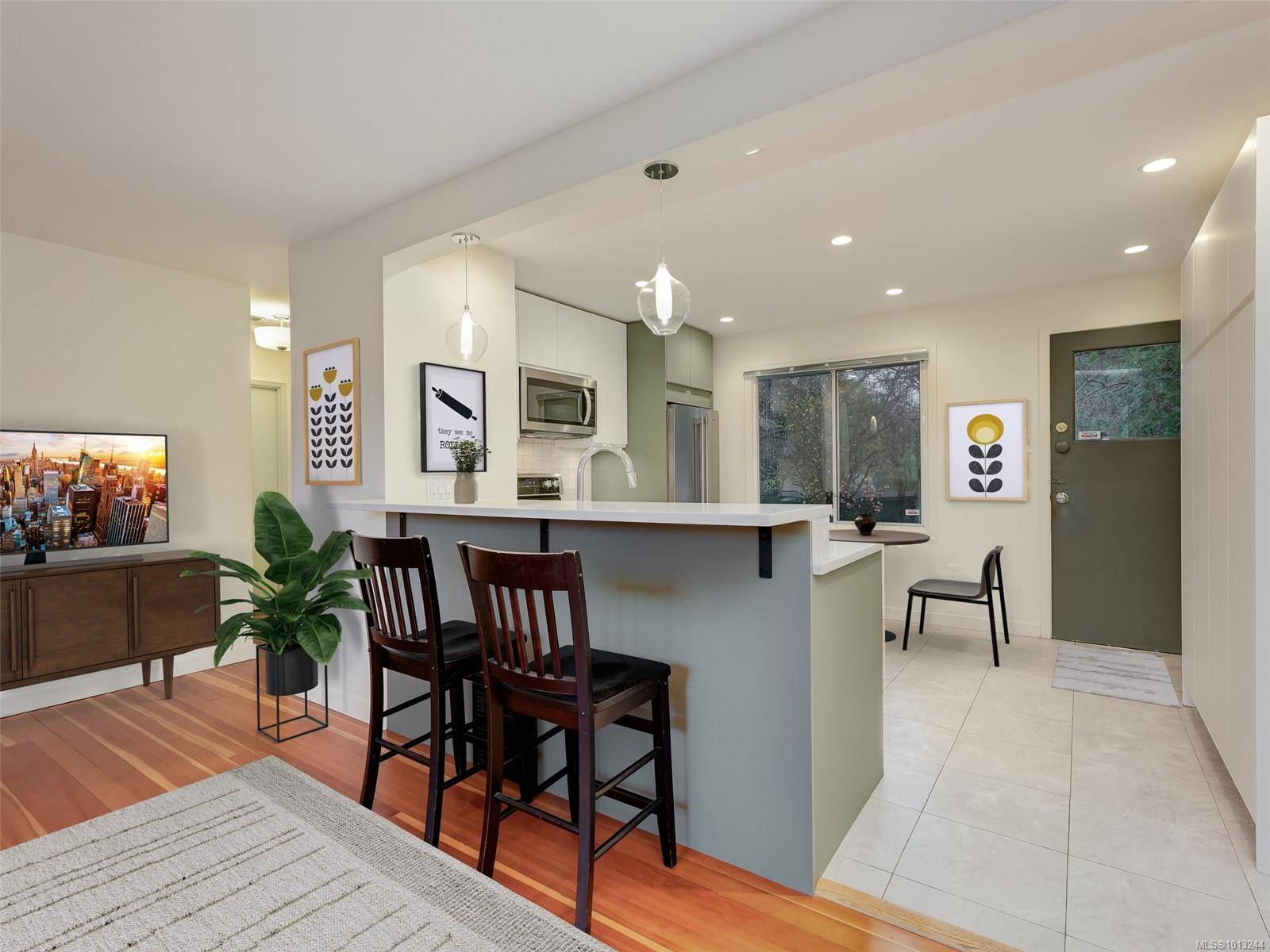 Victoria, BC V8R 5A4,1728 Foul Bay Rd